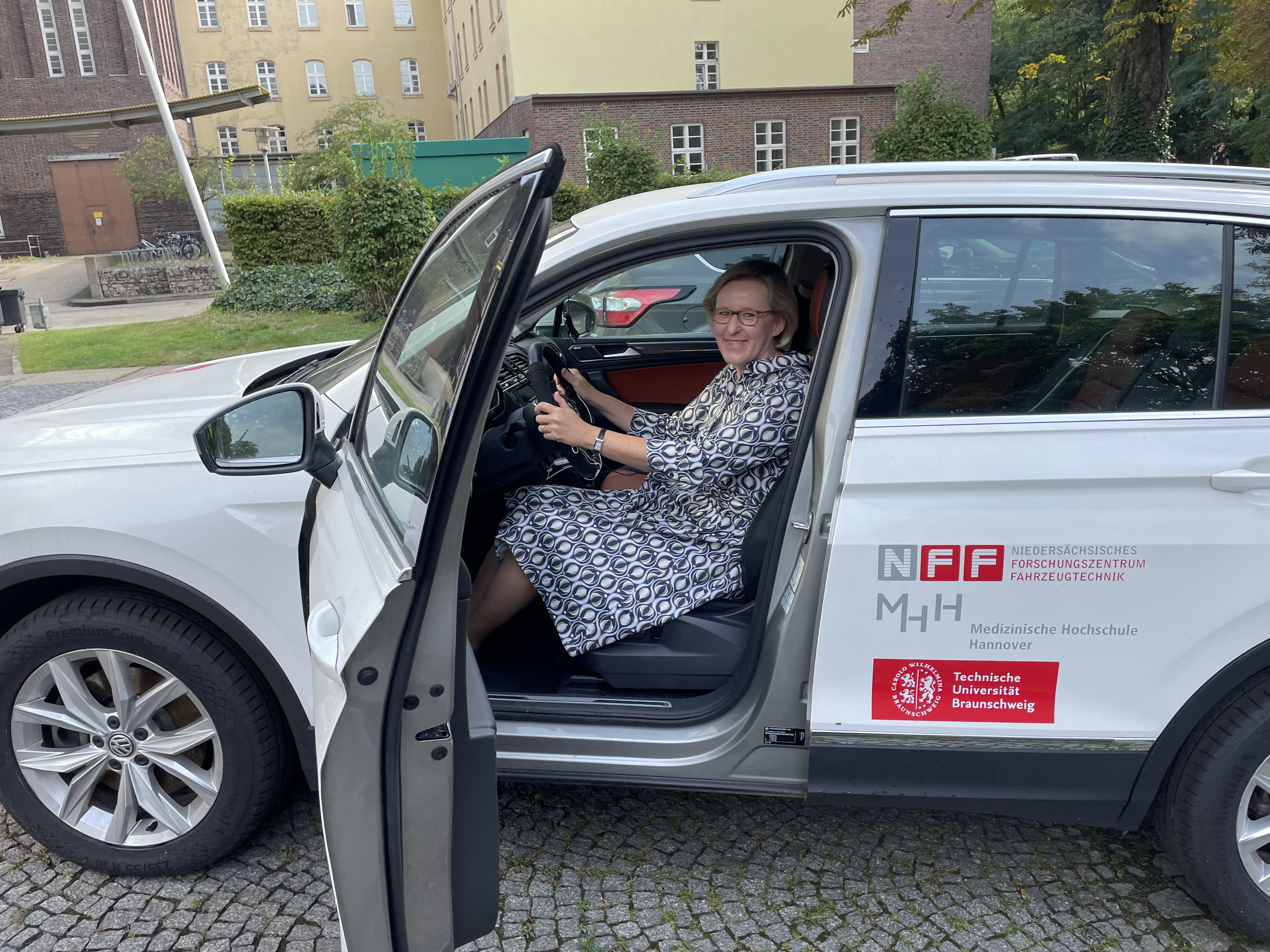 Visit by Ute H&ouml;nemann from the Lower Saxony Ministry of Economy, Transport, and Digitalization to PLRI